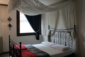 Jolly Residence