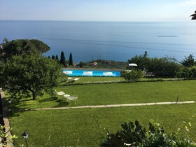 Villa Riviera Resort