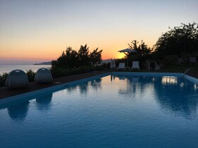 Villa Riviera Resort