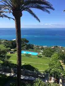 Villa Riviera Resort
