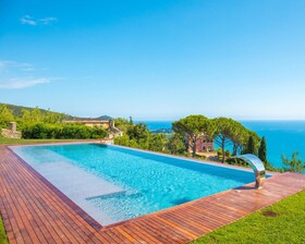 Villa Riviera Resort