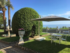 Villa Riviera Resort