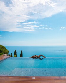 Villa Riviera Resort