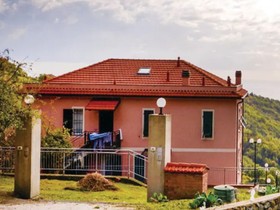 Traditional Holiday Home in Moneglia With Private Terrace