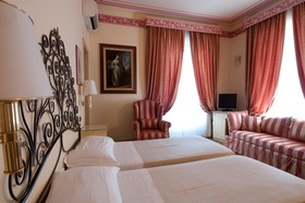 Hotel Jolanda