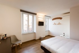Sarzana's Rooms