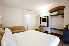 Sarzana's Rooms
