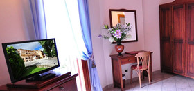 Leo Hotel