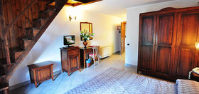 Leo Hotel