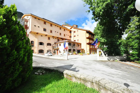 Leo Hotel