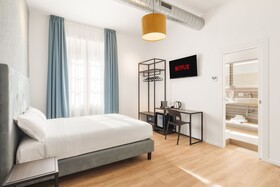 Adelante Rooms