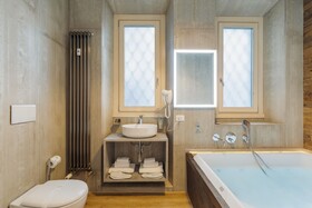 Adelante Rooms