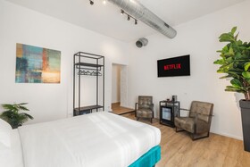 Adelante Rooms