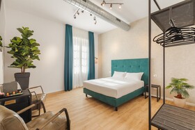 Adelante Rooms