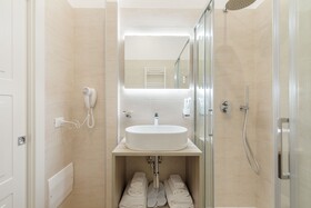 Adelante Rooms