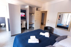 B&B Home 77