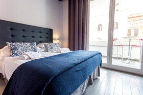B&B Home 77