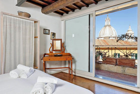 Campo De Fiori Large Penthouse