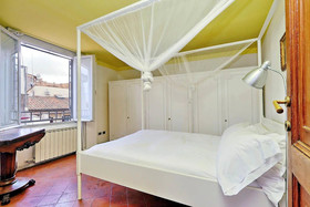 Campo De Fiori Large Penthouse