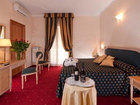 Club House Hotel