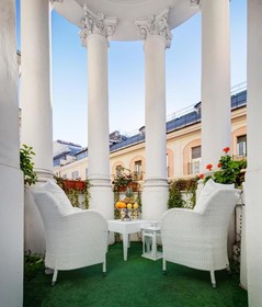 Dharma Luxury Hotel