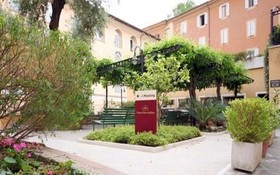 Dnb House Hotel