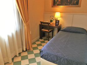 Dnb House Hotel