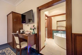 Esedra Inn Rome