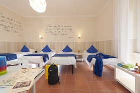 Des Artistes Budget Rooms