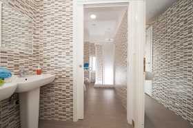 Des Artistes Budget Rooms