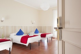 Des Artistes Budget Rooms