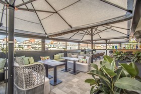 Hotel 77