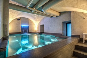 Hotel 77