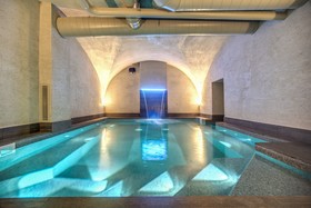 Hotel 77