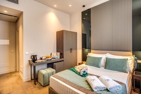 Hotel 77