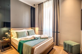 Hotel 77
