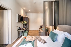 Hotel 77