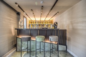 Hotel 77