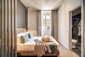 Hotel 77