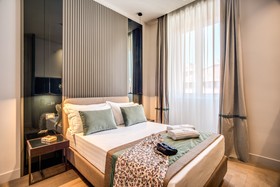 Hotel 77