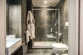 Hotel 77