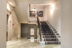 Hotel 77