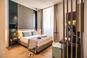 Hotel 77