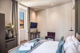 Hotel 77