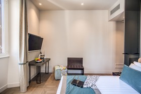Hotel 77