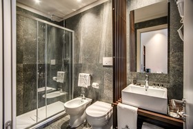 Hotel 77