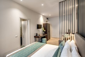 Hotel 77