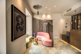 Hotel 77