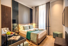 Hotel 77