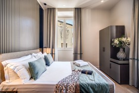Hotel 77